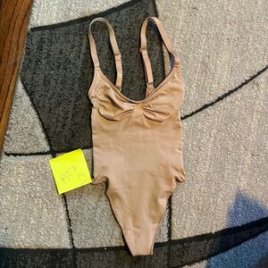 Skims seamless sculpt thong bodysuit S